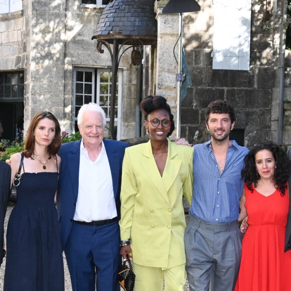 Alex Beaupain, Sébastien Pilote, Joséphine Japy, André Dussollier (président du jury), Isabelle Kabano, Alexis Moncorgé, Leyla Bouzid, Patrick Cohen, Veerle Baetens au photocall du jury au jardin des Bardines lors du 15ème festival du film francophone d'Angoulême le 23 août 2022. © Coadic Guirec / Bestimage 