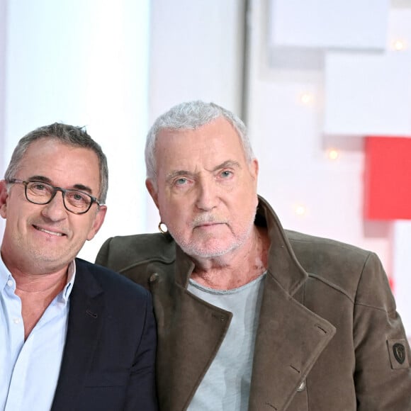 Christophe Dechavanne et Bernard Lavilliers - Enregistrement de l'émission Vivement dimanche prochain au studio Gabriel, présentée par Michel Drucker et diffusée sur France 2 le 3 avril 2022. © Guillaume Gaffiot / Bestimage.