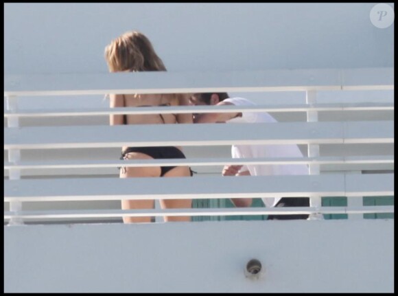 Blake Lively à Miami, sur la terrasse de la chambre de Chace Crawford...