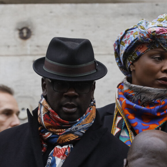 Kareen Guiock et son compagnon Lilian Thuram - Sorties des obsèques de Jean-Michel Martial en l'église Saint-Roch à Paris le 23 octobre 2019. © Christophe Clovis / Bestimage