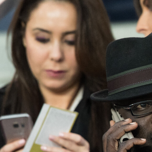 Lilian Thuram et sa compagne Kareen Guiock. Lilian Thuram regarde son fils Marcus (évoluant au poste d'attaquant à l'En Avant de Guingamp) - Célébrités dans les tribunes du parc des princes lors du match de football de ligue 1, le Paris Saint-Germain (PSG) contre En Avant de Guingamp (EAG) à Paris, France, le 29 avril 2018. Paris et Guingamp ont fait match nul 2 - 2. © Cyril Moreau/Bestimage