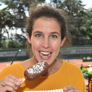 Exclusif - Clémence Castel au bar Magnum lors des Internationaux de France de Tennis de Roland Garros à Paris, le 7 juin 2018. © Veeren/Bestimage 