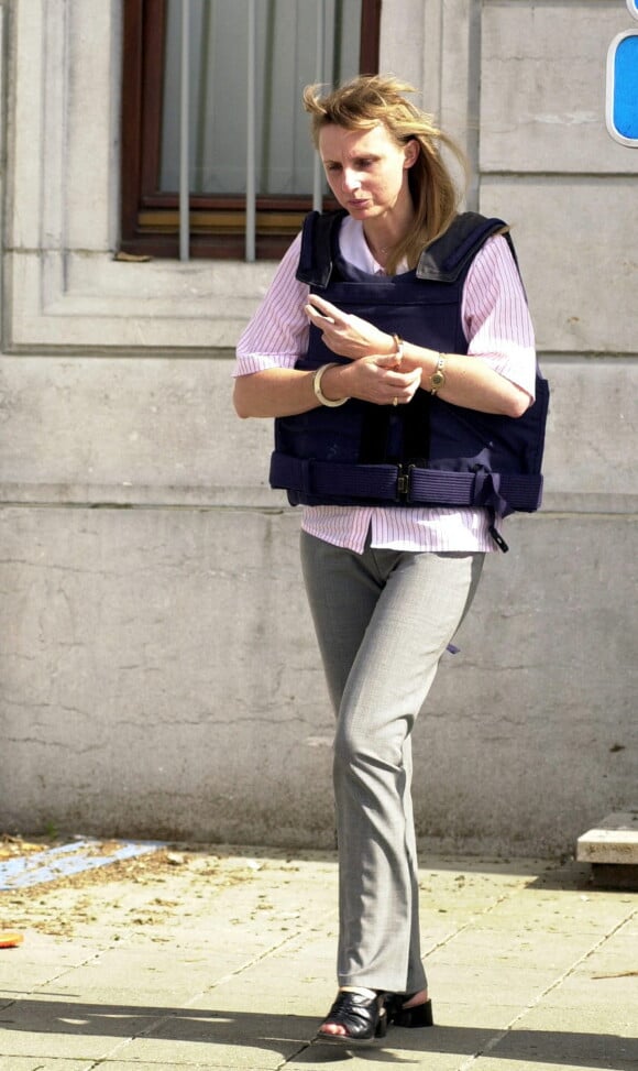 Michelle Martin, ex-femme et complice de Marc Dutroux, quittant le tribunal de Neufchâteau en 2001