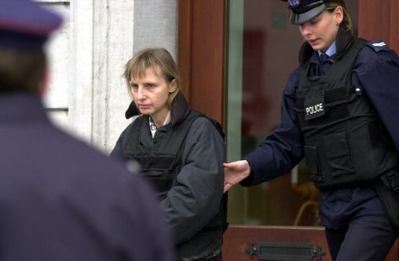 Michelle Martin, ex-femme et complice de Marc Dutroux, quittant le tribunal de Neufchâteau en 2002