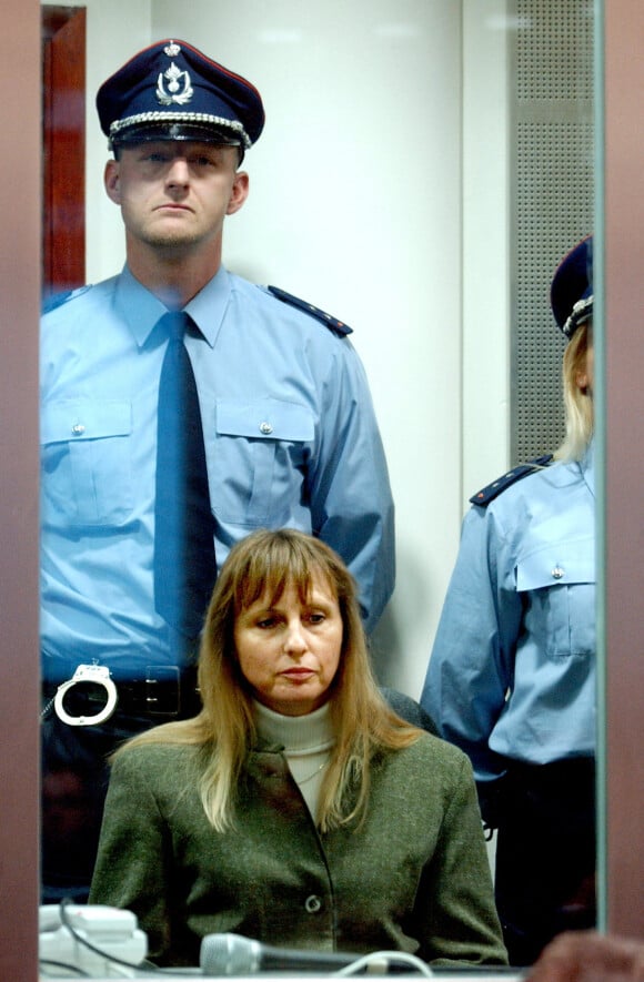 Michelle Martin, ex-femme et complice de Marc Dutroux, lors de son procès en 2004 à Arlon en Belgique.