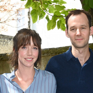 Damien Bonnard, Judith Chemla, Sara Giraudeau et Benjamin Lavernhe au photocall du film "Le Sixième enfant" lors du 15ème festival du film francophone de Angoulême, France, le 27 août 2022. © Coadic Guirec/Bestimage