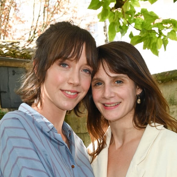 Sara Giraudeau et Judith Chemla au photocall du film "Le Sixième enfant" lors du 15ème festival du film francophone de Angoulême, France © Coadic Guirec/Bestimage