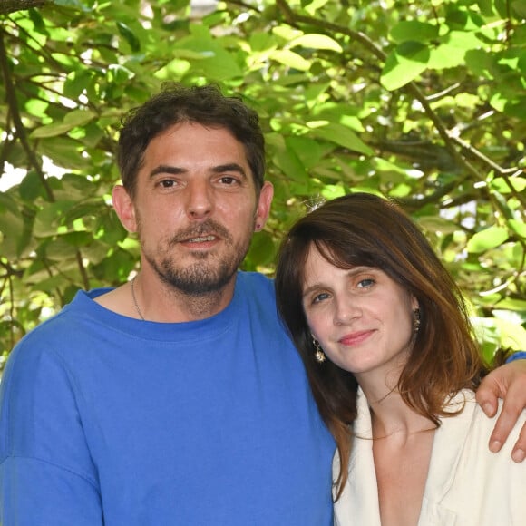 Damien Bonnard et Judith Chemla au photocall du film "Le Sixième enfant" lors du 15ème festival du film francophone de Angoulême, France, le 27 août 2022. © Coadic Guirec/Bestimage