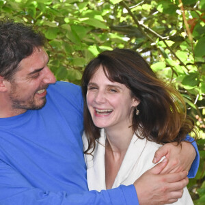 Damien Bonnard et Judith Chemla au photocall du film "Le Sixième enfant" lors du 15ème festival du film francophone de Angoulême, France, le 27 août 2022. © Coadic Guirec/Bestimage