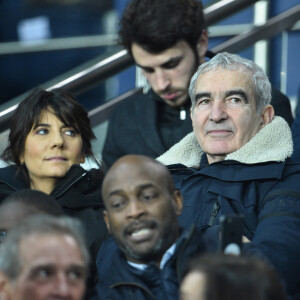 Estelle Denis et son compagnon Raymond Domenech dans les tribunes lors du match de quart de finale de la Coupe de Ligue opposant le Paris Saint-Germain à l'AS Saint-Etienne au Parc des Princes à Paris, France, le 8 janvier 2020. le PSG a gagné 6-1. © Giancarlo Gorassini/Bestimage