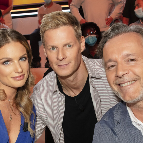 Fiona Deshayes (nouvelle chroniqueuse), Matthieu Delormeau, Jean-Michel Maire - Plateau de l'émission TPMP (Touche pas à mon poste) diffusée en direct sur C8 le 10 septembre 2021 avec deux nouveaux chroniqueurs © Jack Tribeca / Bestimage 
