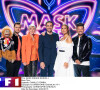 Camille Combal avec les jurés de la saison 4 de "Mask Singer" Jeff Panacloc, Chantal Ladesou, Vitaa et Kev Adams