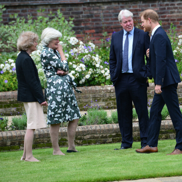 Les soeurs de Diana, Lady Sarah et Lady Jane, et son frère Earl Charles Spencer, et Harry le 1er juillet 2021