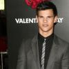 Taylor Lautner à la première de Valentine's Day le 8 février à Los Angeles