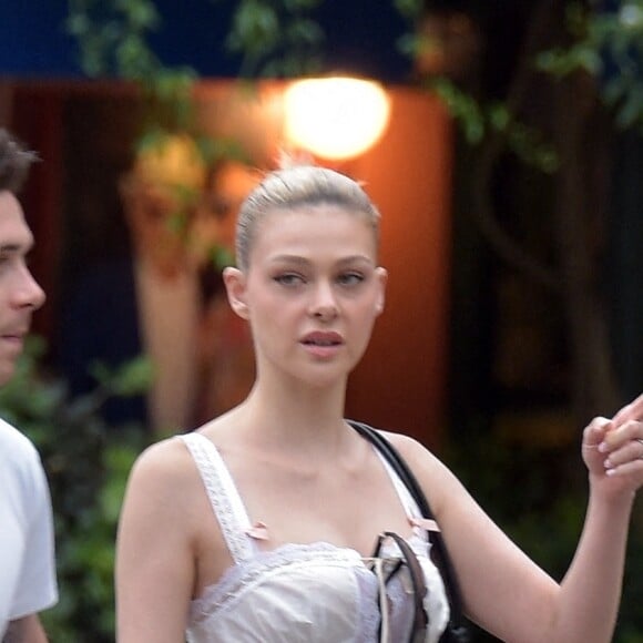 Brooklyn Beckham et sa femme Nicola Peltz font du shopping à Portofino, le 4 juillet 2022. 