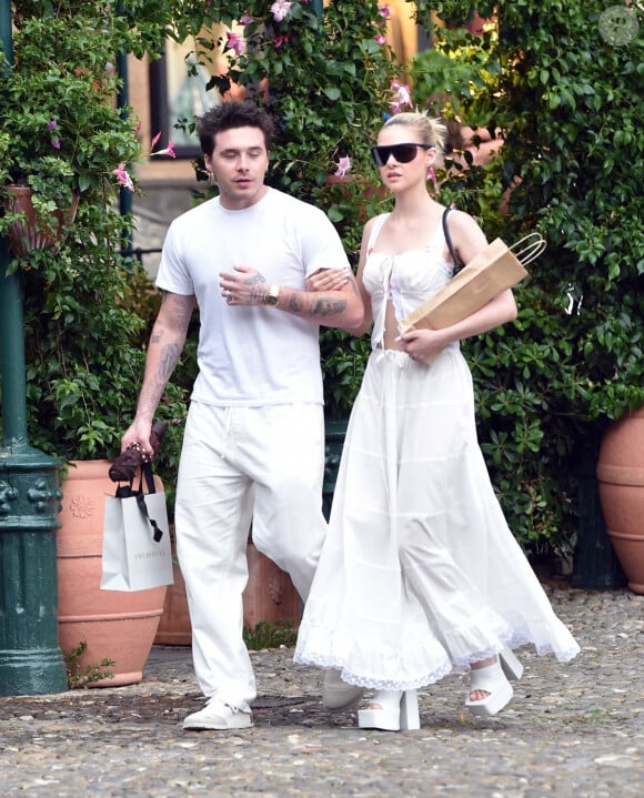 Brooklyn Beckham et sa femme Nicola Peltz font du shopping à Portofino, le 4 juillet 2022. 