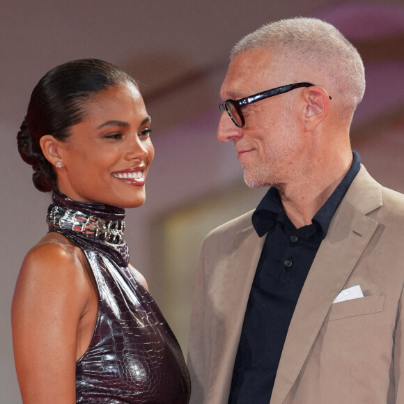 Tina Kunakey et son mari Vincent Cassel (montre Audemars Piguet ) à la projection du film "Athena" lors de la 79ème édition du festival international du film de Venise (La Mostra), Italie, le 2 septembre 2022. © MPP/Bestimage 