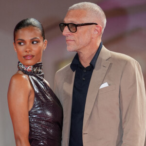 Tina Kunakey et son mari Vincent Cassel (montre Audemars Piguet ) à la projection du film "Athena" lors de la 79ème édition du festival international du film de Venise (La Mostra), Italie, le 2 septembre 2022. © MPP/Bestimage 