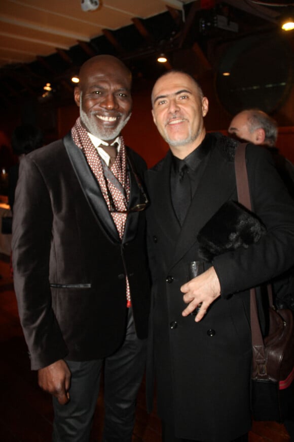 Eriq Ebouaney et François Durpaire lors du dîner de gala donné pour les 10 ans du CRAN sur la péniche Alizé à Paris, le 27 novembre 2015.