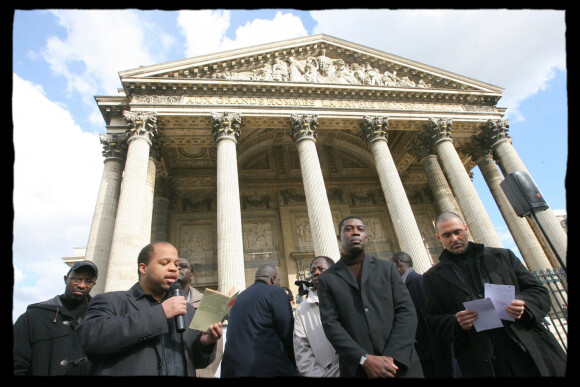 Louis Georges Tin, Patrick Lozes et François Durpaire - Le conseil représentatif des associations noires de France rend hommagge à Aimé Césaire, place du Panthéon.
