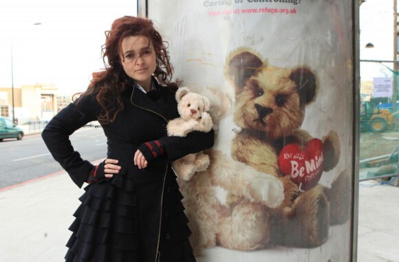 Helena Bonham Carter pose pour une campagne de sensibilisation contre les violences conjugales. 9/02/2010
