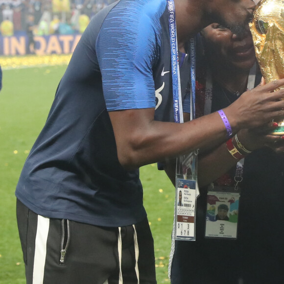 Paul Pogba avec sa mère Yeo et ses frères Florentin Pogba et Mathias Pogba - Finale de la Coupe du Monde de Football 2018 en Russie à Moscou, opposant la France à la Croatie (4-2) le 15 juillet 2018 © Cyril Moreau/Bestimage 