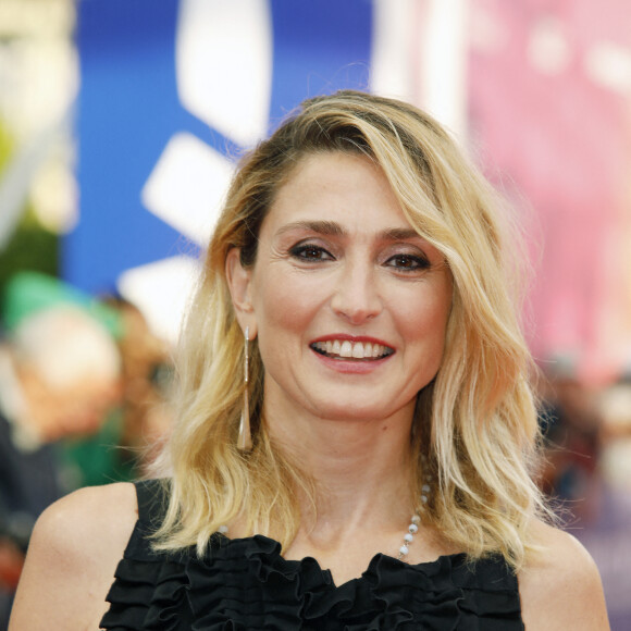 Julie Gayet à la première de "God's Country" et de la remise du "Deauville Talent Award" lors de la 48ème édition du festival du film américain de Deauville le 6 septembre 2022 © Denis Guignebourg / Bestimage 