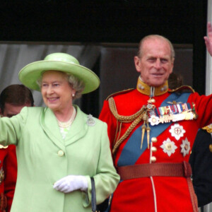 La reine et le prince Philip à Trooping the Colour en 2002 au balcon de Buckingham à Londres
