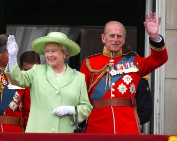 La reine et le prince Philip à Trooping the Colour en 2002 au balcon de Buckingham à Londres