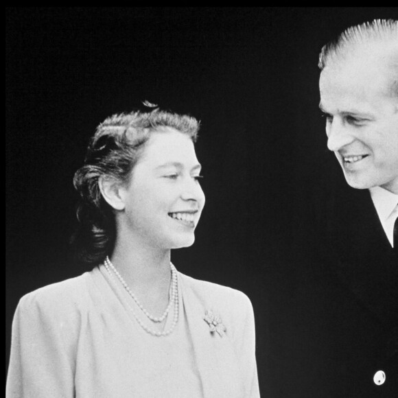 Archives - Mariage de la reine Elizabeth II et le prince Philip, duc d'Edimbourg, le jour de l'annonce de leur mariage.