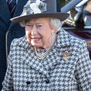 La reine Elisabeth II d'Angleterre à son arrivée au service dominical en l'église St Mary the Virgin à Hillington. Le 19 janvier 2020 