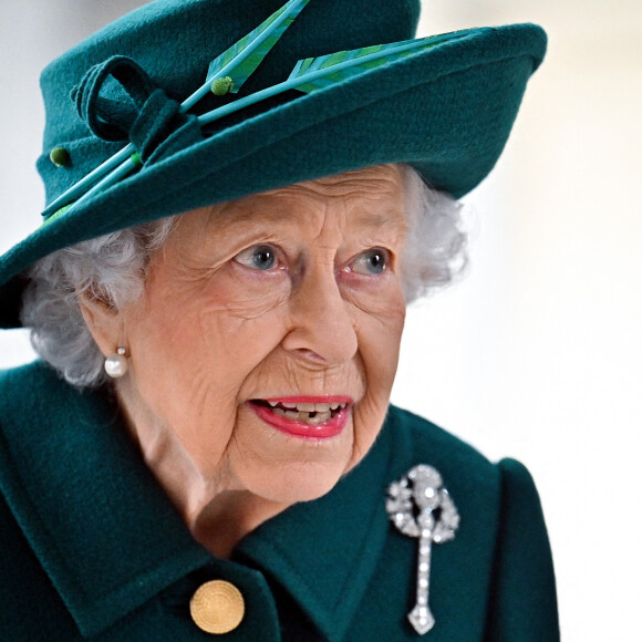 La reine Elisabeth II d'Angleterre arrive au Parlement écossais à Edimbourg, Ecosse, Royaume Uni, le 2 octobre 2021. 