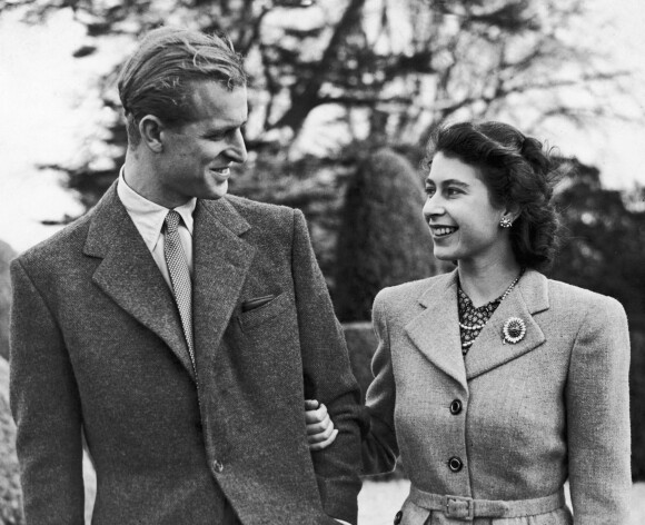 Archives - La reine Elisabeth II d'Angleterre et le prince Philip, duc d'Edimbourg, lors de leur lune de miel à Broadlands. Le 23 novembre 1947 