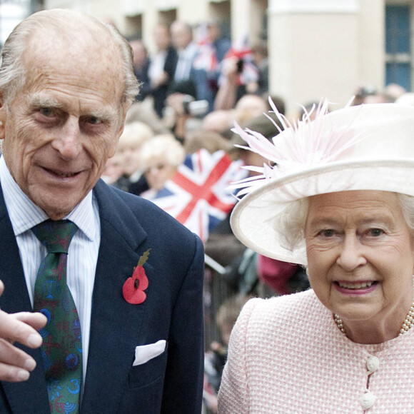 La reine d'Angleterre Elizabeth II, accompagné du prince Philip, est arrivée dans la vieille ville de Margate le 11 novembre 2011. Elle y a visité un magasin de cupcakes.