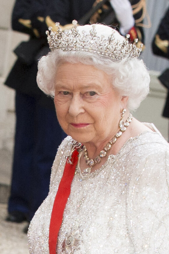 La reine Elisabeth II d'Angleterre - Dîner d'état en l'honneur de la reine d'Angleterre donné par le président français au palais de l'Elysée à Paris, le 6 juin 2014, pendant la visite d'état de la reine après les commémorations du 70ème anniversaire du débarquement.