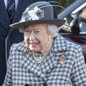 La reine Elisabeth II d'Angleterre à son arrivée au service dominical en l'église St Mary the Virgin à Hillington. Le 19 janvier 2020 