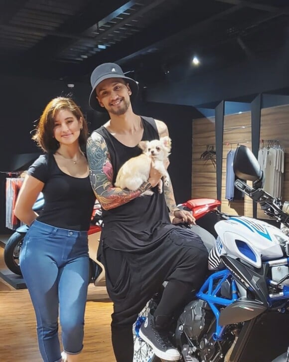 Billy Crawford a posté deux photos sur Instagram pour montrer le cadeau offert par sa femme. Le 2 décembre 2019.