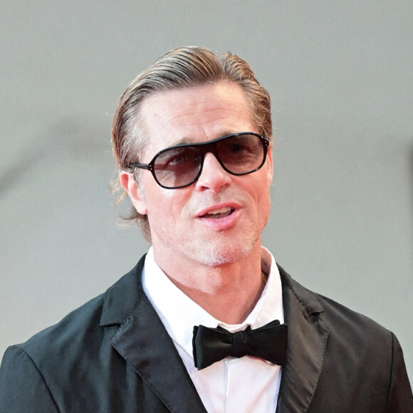 Brad Pitt (producteur de "Blonde") : Ses baskets Adidas ne sont pas passées inaperçues - Red Carpet du film "Blonde" lors de la 79ème édition du festival international du film de Venise, la Mostra le 8 septembre 2022. © LaPresse / Panoramic / Bestimage