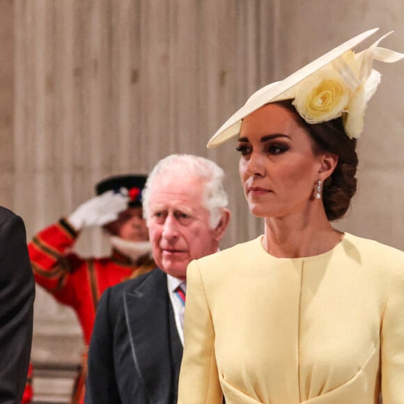 Le prince William, duc de Cambridge, et Catherine (Kate) Middleton, duchesse de Cambridge, Le prince Charles, prince de Galles, et Camilla Parker Bowles, duchesse de Cornouailles - - Les membres de la famille royale et les invités lors de la messe célébrée à la cathédrale Saint-Paul de Londres, dans le cadre du jubilé de platine (70 ans de règne) de la reine Elisabeth II d'Angleterre. Londres, le 3 juin 2022. 