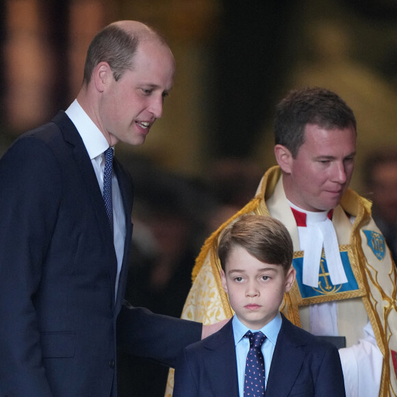 Le prince William, duc de Cambridge, et son fils le prince George de Cambridge lors du service d'action de grâce en hommage au prince Philip, duc d'Edimbourg, à l'abbaye de Westminster à Londres, Royaume Uni, le 29 mars 2022. Le prince Philip, duc d'Edimbourg, est décédé le 9 avril 2021. © Julien Burton/Bestimage 