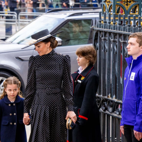 Le prince William, duc de Cambridge, et Catherine (Kate) Middleton, duchesse de Cambridge, Le prince George de Cambridge, La princesse Charlotte de Cambridge lors du service d'action de grâce en hommage au prince Philip, duc d'Edimbourg, à l'abbaye de Westminster à Londres, Royaume Uni, le 29 mars 2022. Le prince Philip, duc d'Edimbourg, est décédé le 9 avril 2021. 