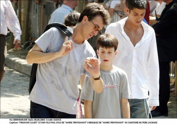 François Cluzet et son fils Paul aux obsèques de Marie Trintignant en 2003.