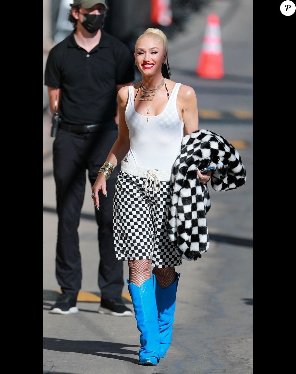 Gwen Stefani se rend sur le plateau de l'émission "Jimmy Kimmel Live!" à Hollywood le 24 mars 2022.