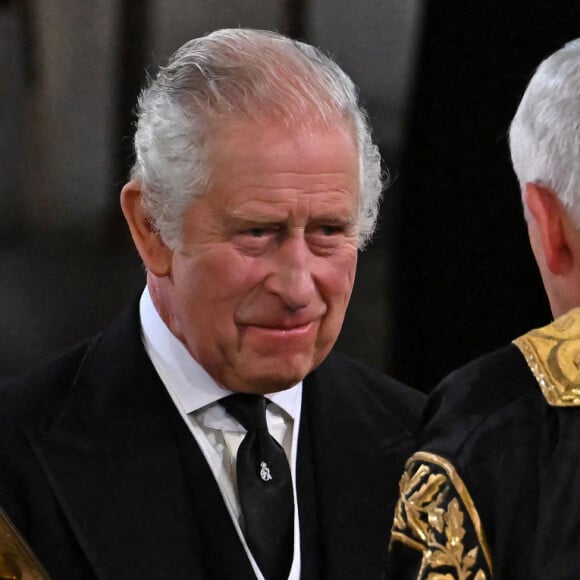 Le roi Charles III d'Angleterre - Les deux Chambres du Parlement se réunissent pour une cérémonie de condoléances à Westminster Hall à Londres. Le 12 septembre 2022.