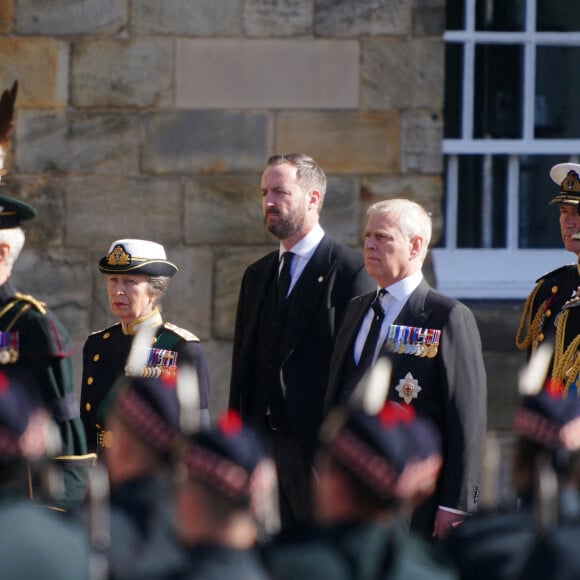 Le Roi Charles III, la princesse Anne, le prince Andrew et le prince Edward pendant la procession de la reine Elizabeth II. Photo by Jon Super/PA Photos/ABACAPRESS.COM