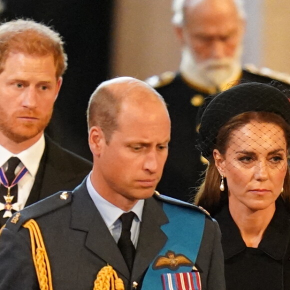 Le prince Harry, duc de Sussex, Meghan Markle, duchesse de Sussex, Kate Catherine Middleton, princesse de Galles, le prince de Galles William - Intérieur - Procession cérémonielle du cercueil de la reine Elisabeth II du palais de Buckingham à Westminster Hall à Londres. Le 14 septembre 2022