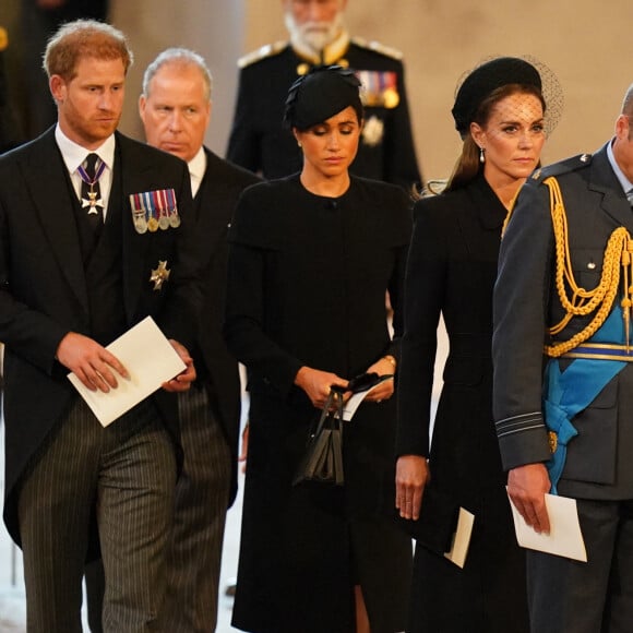 Le prince Harry, duc de Sussex, Meghan Markle, duchesse de Sussex, Kate Catherine Middleton, princesse de Galles, le prince de Galles William - Intérieur - Procession cérémonielle du cercueil de la reine Elisabeth II du palais de Buckingham à Westminster Hall à Londres. Le 14 septembre 2022