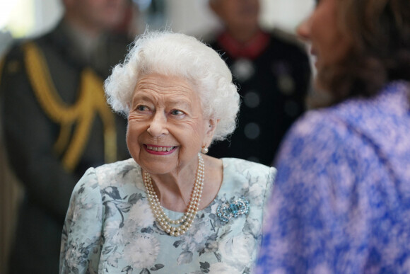 La reine Elisabeth II d'Angleterre lors de l'inauguration de l'hospice de la Tamise à Maidenhead, Berkshire, Royaume Uni.