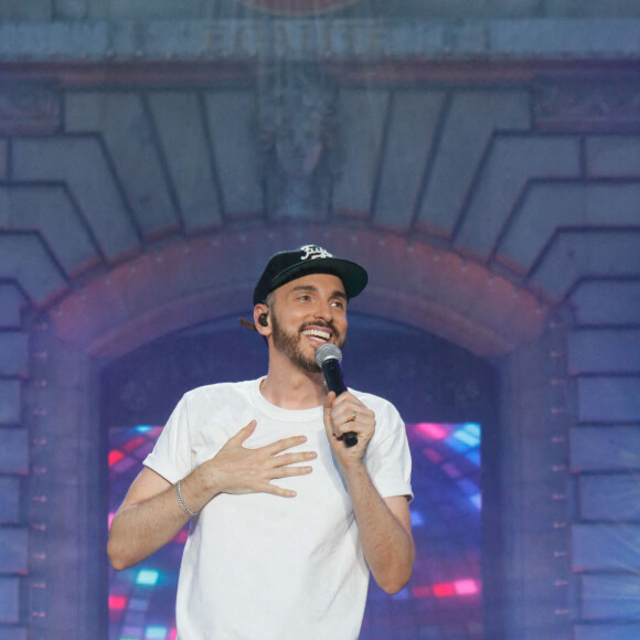 Exclusif - Christophe Willem - Concert RFM Music Show sur le parvis de l'Hôtel de Ville de Levallois Perret. Le 18 juin 2022. Le show sera diffusé le 23 juin, à 21h15 sur C8 et en simultané sur RFM ! © Christophe Clovis / Bestimage 