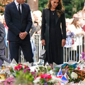 Le prince et la princesse de Galles se recueillent devant le château de Sandringham le 15 septembre 2022. @ Joe Giddens/PA Photos/ABACAPRESS.COM